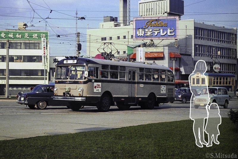 昔の街を走る宇野バス